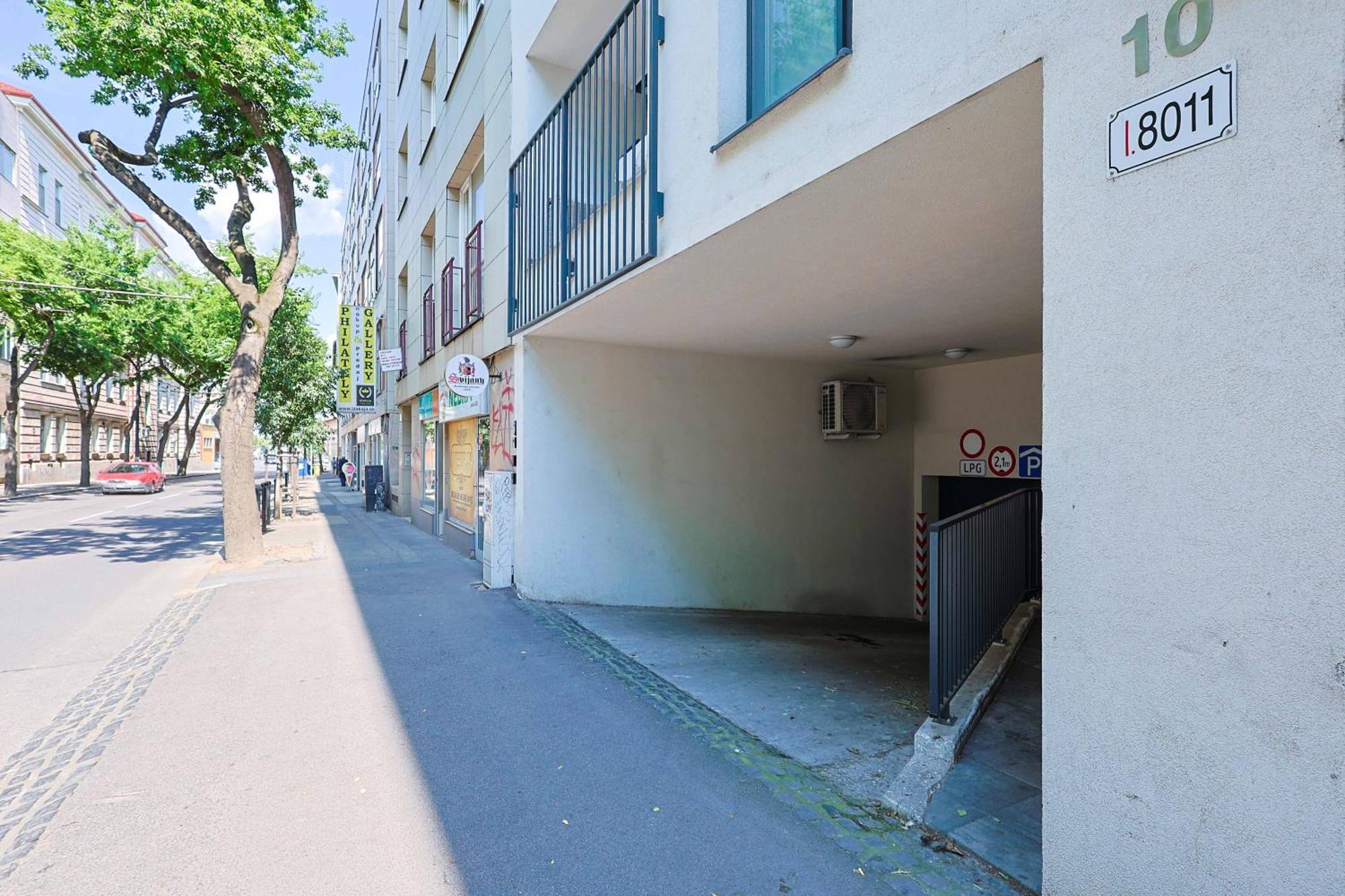 布拉迪斯拉发Adamick Place In City Centre With Free Parking公寓 外观 照片